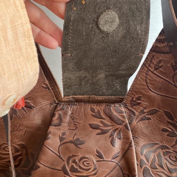 Vélez Brown Genuine Lather Boho Shoulder Bag - Picture 4 of 13